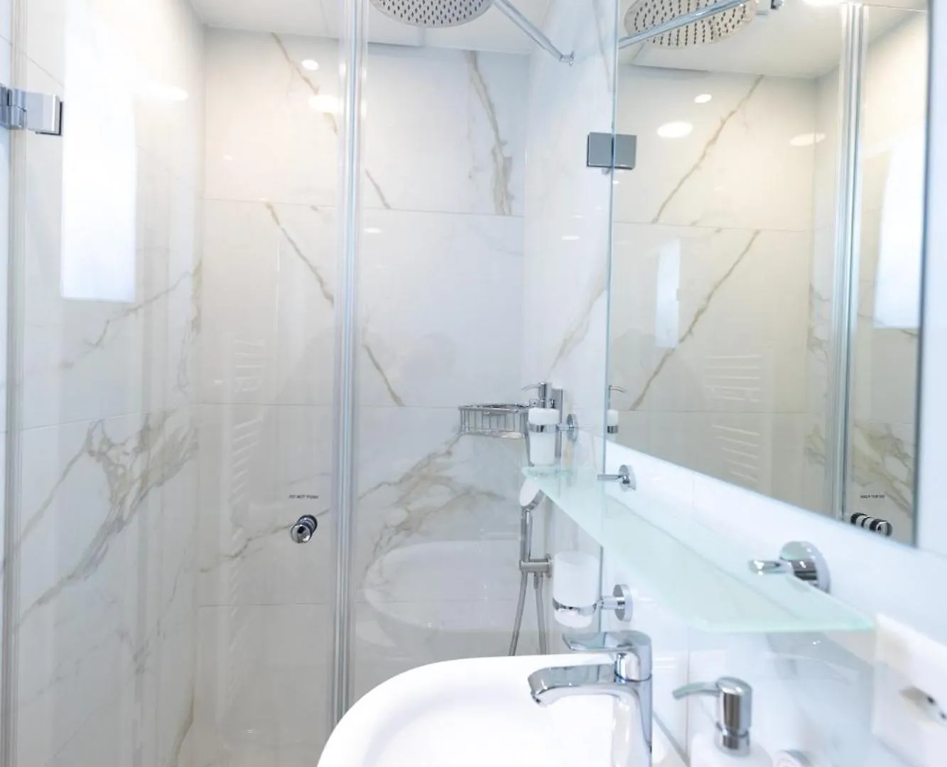 Budget Hotel Alexander Bazel